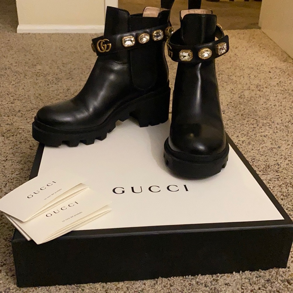 COPY - Gucci Leather ankle boot with belt chelsea